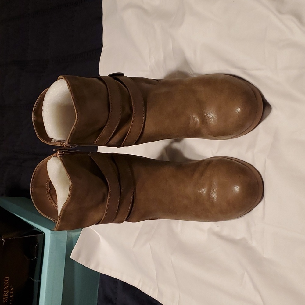 Aerosols size 7 ankle boots